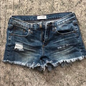 Jean shorts fringe end